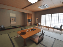 【北館。和室10畳】モダンな造りのこのお部屋は、落ち着きのある雰囲気。