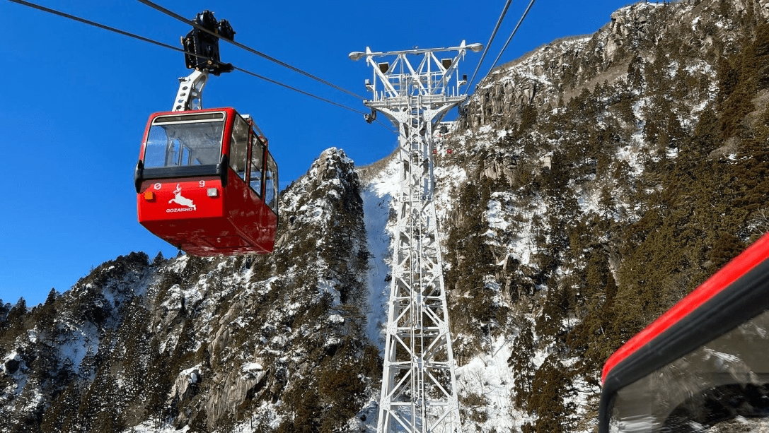 冬季の御在所ロープウェイイメージ。樹氷は午前中がねらい目です。