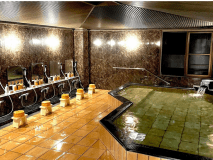 御在所岳を眺めてはいる温泉にホッとするひととき