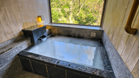 貸切風呂（緑山）昼
予約制で１回45分間