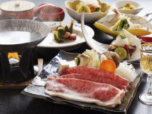 【黒毛和牛しゃぶしゃぶ】(100グラム)ひとくち食べると、ほろける霜降り♪存分にお楽しみ下さい