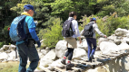 御在所岳登山（裏登山道）の渡渉シーン。まずは藤内小屋を目指しましょう！