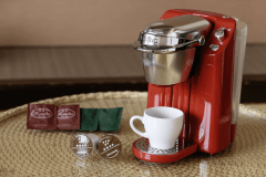 【客室アメニティ】全室コーヒーメーカー完備。滞在中のご休息のおともに。