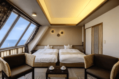 【海眺望-ハイフロア■セミダブルツイン／禁煙】高層階ならではの海景とともに落ち着いた休息を。