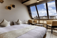 【海眺望ハイフロア■温泉露天風呂付■キング／禁煙】余裕のある広さのベッドで贅沢なひとときを。