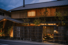 夜間外観
