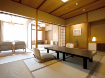 和室　山側