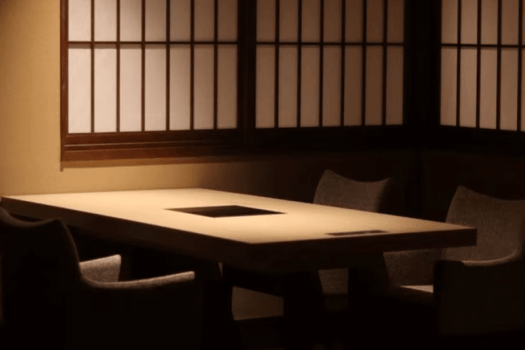 ご夕食は「定山渓第一寶亭留 翠山亭」にてご用意いたします。