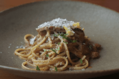 【ある日の夕食一例／季節のパスタ】北海道の海の幸や野菜を使い、出汁にもこだわったやさしい味わいです。