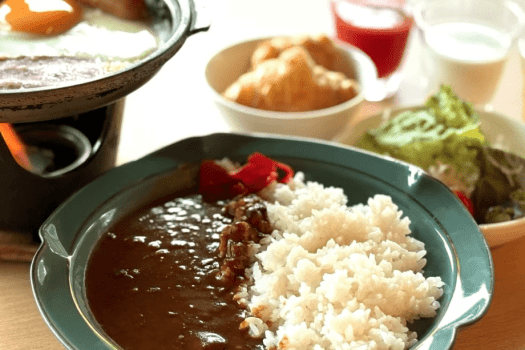 【選べる朝食】ほたる館特製「沼田カレーライス」はコクのある味わいが人気です。