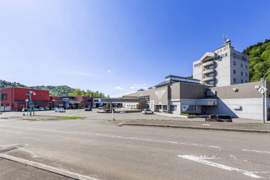 【外観】スタッフ一同、皆様にお会いできることを心より愉しみにお待ちしております。