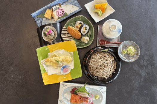 【夕食イメージ】夕食は沼田町名物の手打ちそばが付いたミニ御膳をどうぞ（写真は一例です）。