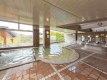 【Large Bathhouse】 Admire the beautiful ridgeline of the Shokan Range from the spacious bathing area. Enjoy a relaxing soak in the warm waters.