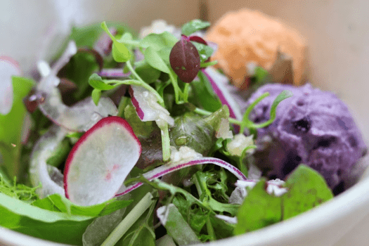 【モーニング】にんじんと黒豆のポテトサラダ（お料理は時季や仕入れ状況により変更いたしますので写真は一例です。当日のお料理を確約するものではございませんのでご了承願います）。