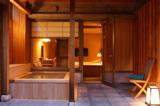 [30 square meter twin room with open-air bath (mountain side)] Enjoy the hot springs of Lake Shikotsu, which are also known for their skin-beautifying properties.