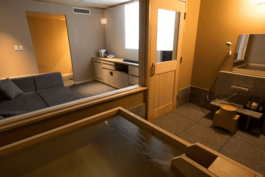 [60 square meter guest room with hot spring and theater (mountain side)] A 60 square meter guest room with hot spring and theater.