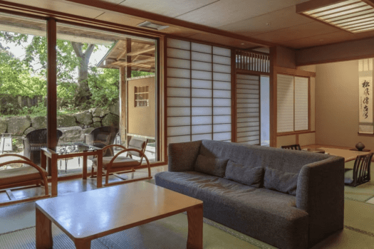 [Special room with garden open-air bath, 80 square meters / "Moegi"] From the open-air windows, you can enjoy the seasonal views of Lake Shikotsu.