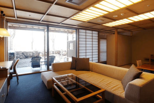 [Special room with garden open-air bath, 80 square meters / "Asahi"] The room has few steps and there is a sofa in the living room.