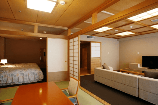 [Special room with garden open-air bath, 80 square meters / "Mizu Asagi"] This room is spacious, with both a Japanese-style room and a Western-style room, and is full of openness.