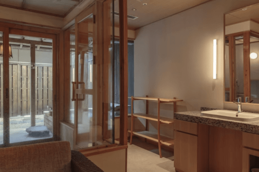 [Luxury room with open-air bath, 105 square meters] A 105 square meter room equipped with a hot spring.