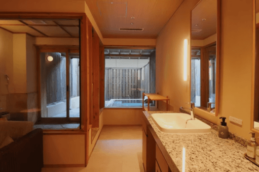 [Luxury room with open-air bath, 105 square meters] Open-air bath + bedroom + living space