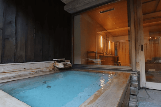 [Luxury room with open-air bath, 105 square meters] Enjoy a soak in the open-air bath in the evening or morning whenever you like.