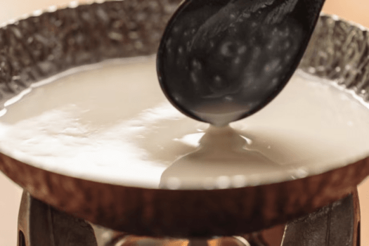 【ご朝食／お料理一例（豆乳から作る翠山豆腐）】目覚めの身体にやさしい味わいです。