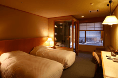 【 露天風呂付ツインルーム30平米（山側）】30平米のツインルームに、露天風呂を設けております。