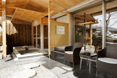 【庭園露天風呂付特別室80平米／「萌葱」】四季折々の景観を眺めながらゆったりと湯浴みをお愉しみくださいませ。