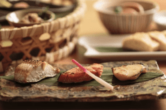 【ご朝食／お料理一例】様々なお料理を少しずつ彩り良く盛り付けます。