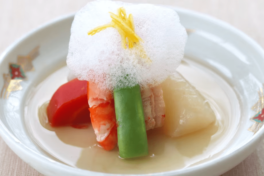 【ご夕食「やさしい和食」／ある日のお料理一例】身体にやさしい食材を、身体にやさしい味付けで（お料理は時季で内容を変更するため、写真は一例です。当日のお料理を確約するものではございませんので、ご了承願います）。