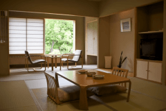 【和室12畳】足を伸ばしておくつろぎいただける和室は広さ12畳で、5名様までご利用いただけます。