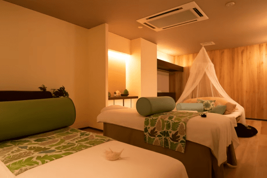 森をイメージした安らぎの空間で、心地よいトリートメントに身をゆだねて。