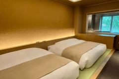 【展望風呂付洋室（70平米）】こちらはベッドルーム。