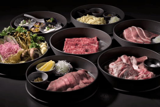 【翠巌本館／夕食一例】定山渓精肉店厳選の「創作しゃぶしゃぶセット」を客室に備えた専用の扉までお届け致します