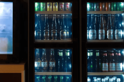 【翠巌本館／ストレージルーム】ソフトドリンク・ビール・炭酸・水・氷・アイス・駄菓子・タオルがございます。