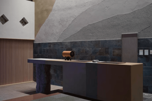 【翠巌本館／フロント】ここにあるものは、自然と余白。そして制約のない時間です。