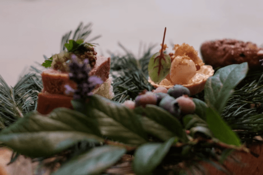 【翠巌別館／夕食一例】料理は一斉スタートで、お食事時間は短くても2時間ほど。どうぞお腹を空かせてお越しくださいませ。