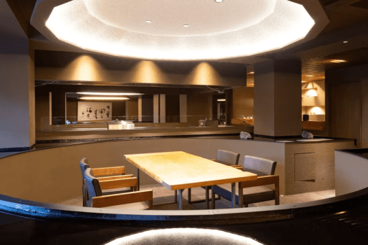 【「定山渓第一寶亭留 翠山亭」のお食事処「湯相七席」】プライベートに配慮した特別な食空間です。