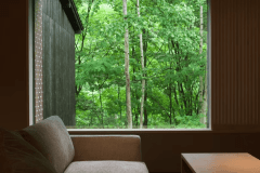 【翠巌本館／101号室「青海波（せいがいは）」】定山渓の自然に抱かれ、ゆったりとおくつろぎくださいませ。