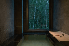 【翠巌別館／展望風呂付洋室（1階）】全室で第一寶亭留がもつ3本の源泉をブレンドした湯をお愉しみいただけます。