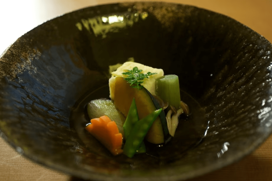 【和食懐石／ある日のお料理一例】お料理は時季で内容を変更するため、写真は一例です。当日のお料理を確約するものではございませんので、ご了承願います。