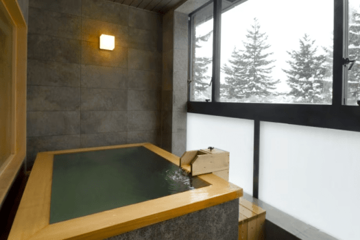 [60 square meters Japanese-Western style room with panoramic bath/panoramic bath] The bathroom features a large window.