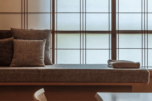 [60 square meters of Japanese-Western style living space with panoramic bath] There is also a sofa on the tatami floor.