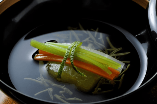 【和食懐石／ある日のお料理一例】お料理は時季で内容を変更するため、写真は一例です。当日のお料理を確約するものではございませんので、ご了承願います。