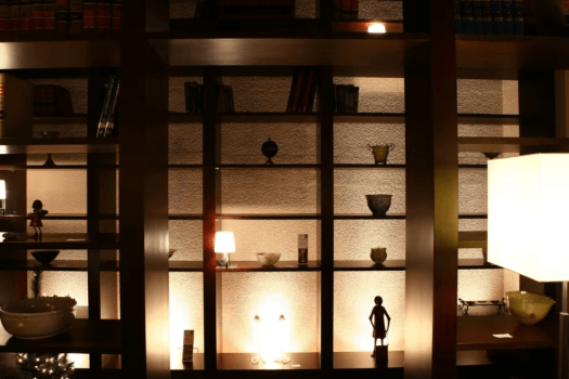 【ゲストラウンジ】2階ゲストラウンジでは道内作家の手によるアートなオブジェなどもお愉しみくださいませ。