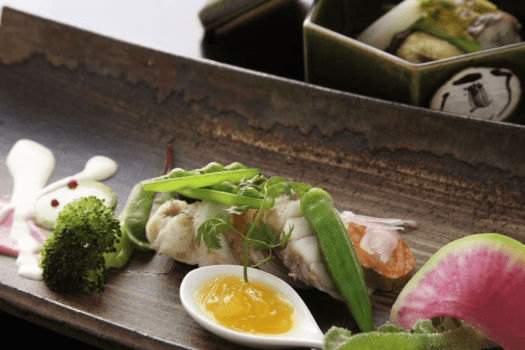 【和食懐石／ある日のお料理一例】お料理は時季で内容を変更するため、写真は一例です。当日のお料理を確約するものではございませんので、ご了承願います。