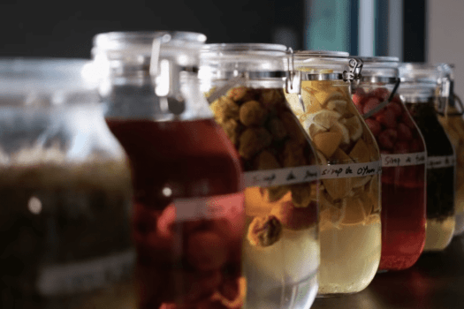 【翠巌別館ドリンク一例】ハーブを漬けた自家製リキュールなど、一部フリードリンクでご用意しております。