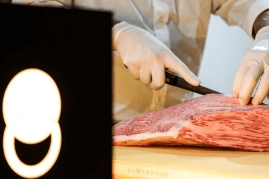 「定山渓精肉店」毎日カットした新鮮な肉は、店主こだわりの焼肉コースとしてお召し上がり頂いております。