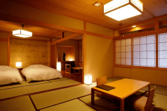 【展望風呂付和洋タイプ90平米】「温泉ではやっぱり畳でくつろぎたい」。そんな方にはこちらの客室がおすすめです。
